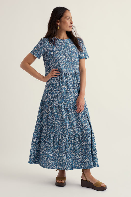 Kurzarmkleid mit Line-Strokes-Print aus GOTS-zertifiziertem Bio-Baumwolljersey