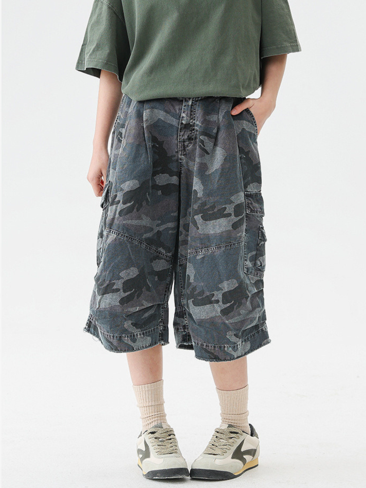 CampShell – Unisex-Camouflage-Shorts mit mehreren Taschen in lockerer Passform