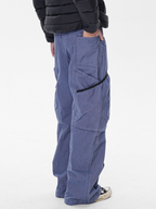 SleekLine – Herren-Cargohose mit geschwungenem Schnitt, Kreuzriemen und mehreren Taschen