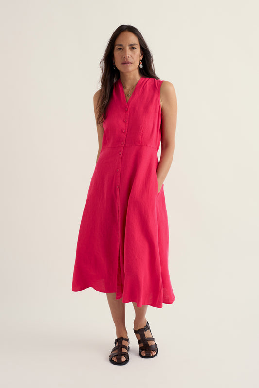 Ärmelloses Leinenkleid mit Holzschnitzerei-Muster