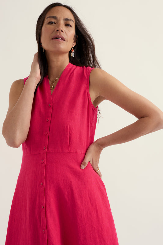 Ärmelloses Leinenkleid mit Holzschnitzerei-Muster