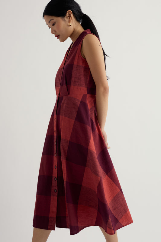 Ärmelloses, garngefärbtes Kleid in Carved Wood